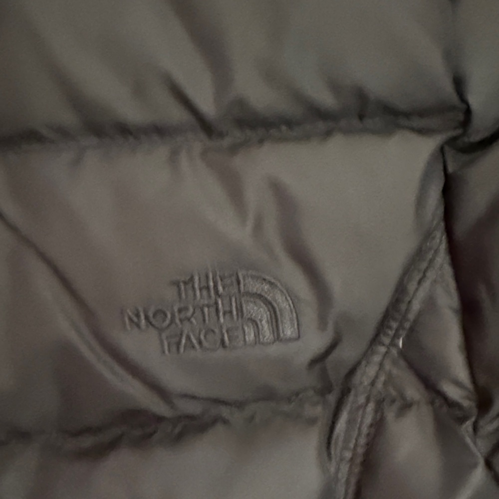 The North Face Women's Classic Black Puffer Jacket - Picture 9 of 9